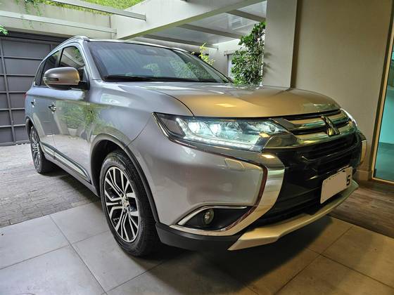 MITSUBISHI OUTLANDER 3.0 GT 4X4 V6 24V GASOLINA 4P AUTOMÁTICO MITSUBISHI OUTLANDER 3.0 GT 4X4 V6 24V GASOLINA 4P AUTOMÁTICO